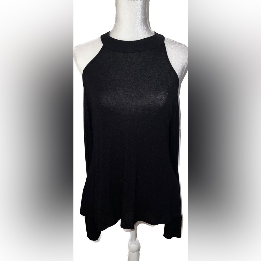 Lovely tunic cold shoulder top, perfect condition, soft and stretchy sweater!